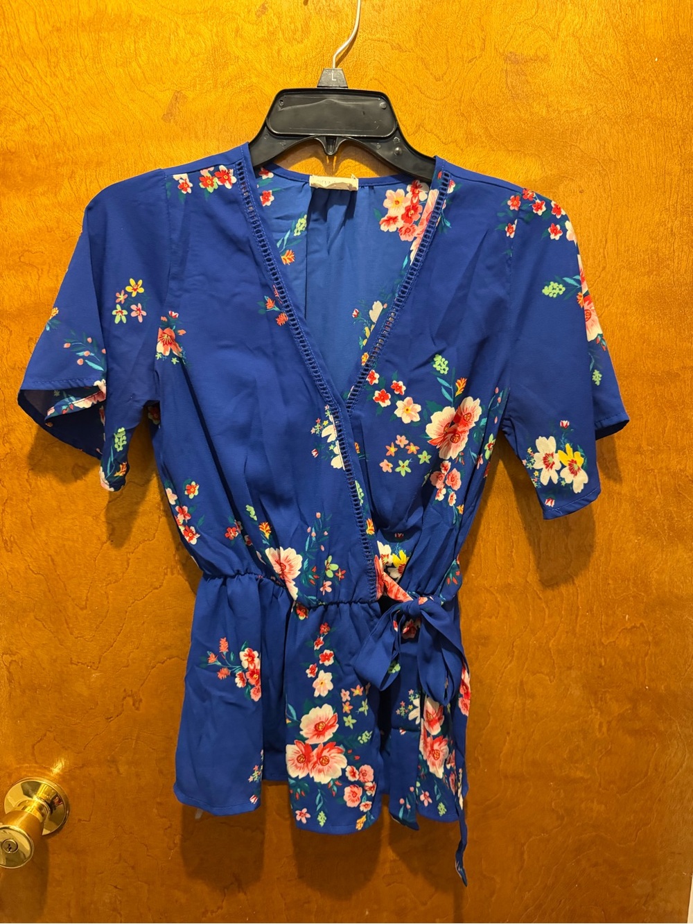Sienna Sky blue floral short sleeve tie blouse size xs womens blue top